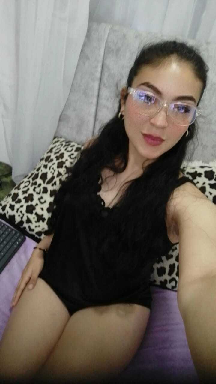 emy_brunette from Jerkmate