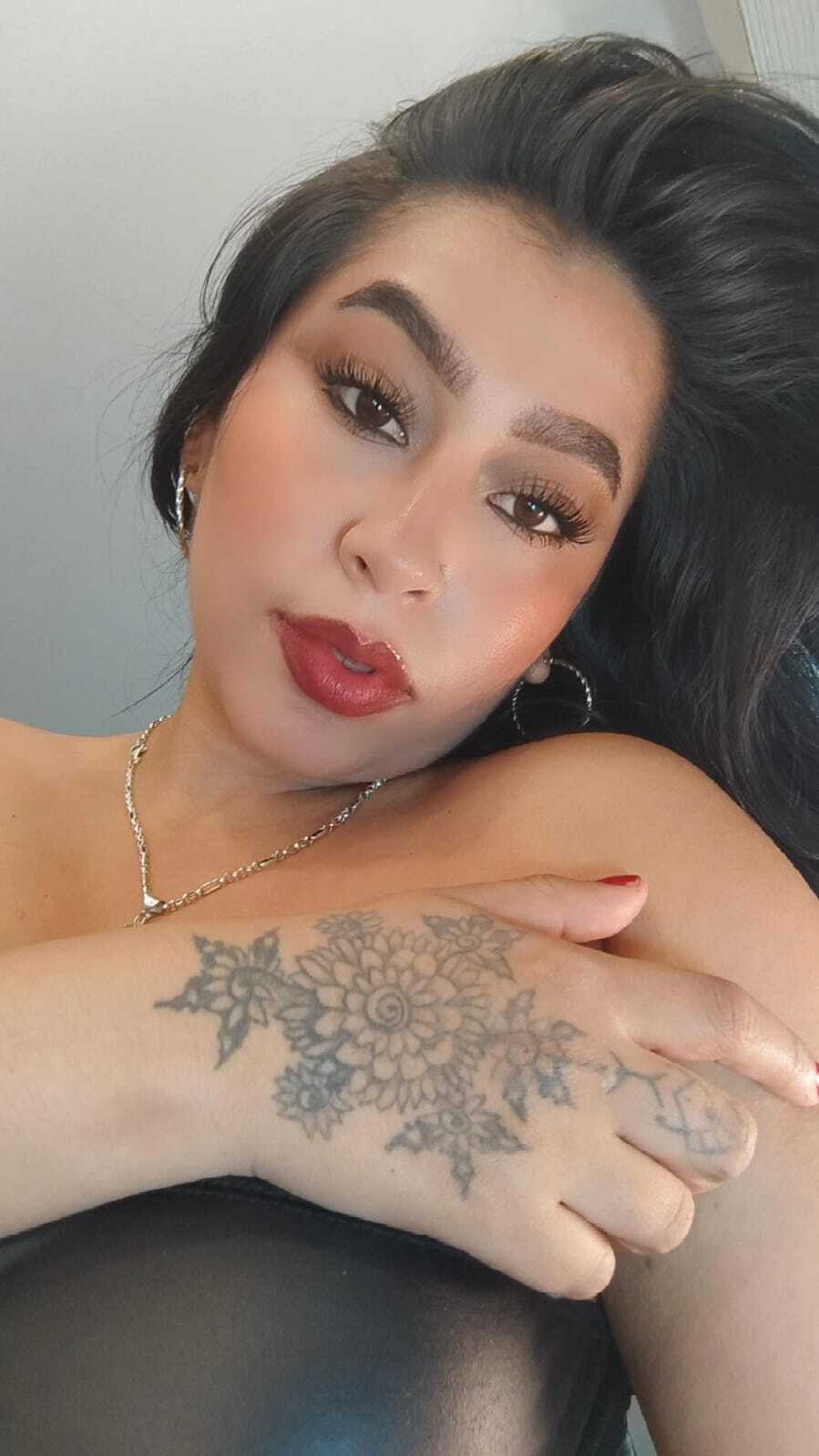 carolinaarias from Jerkmate