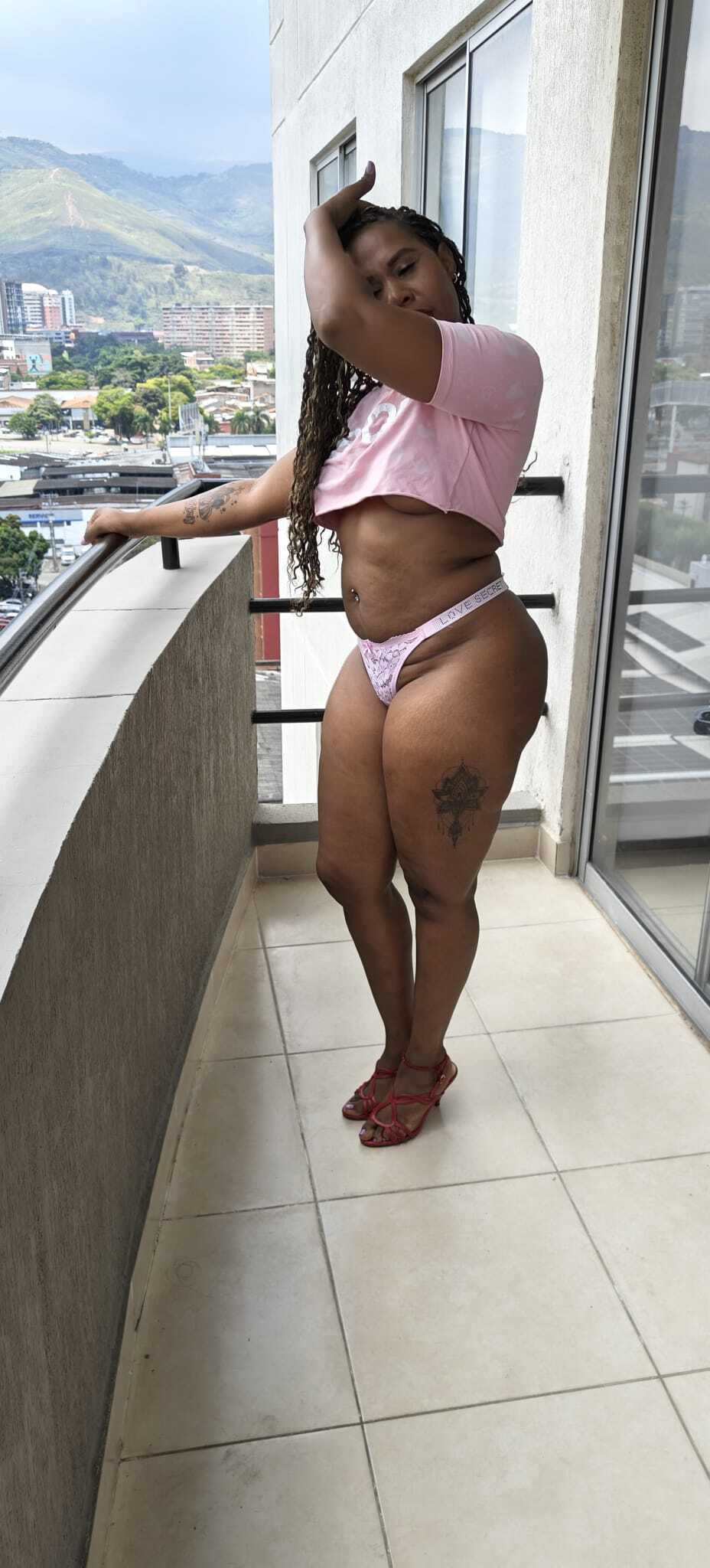 ariellabugatti from Jerkmate