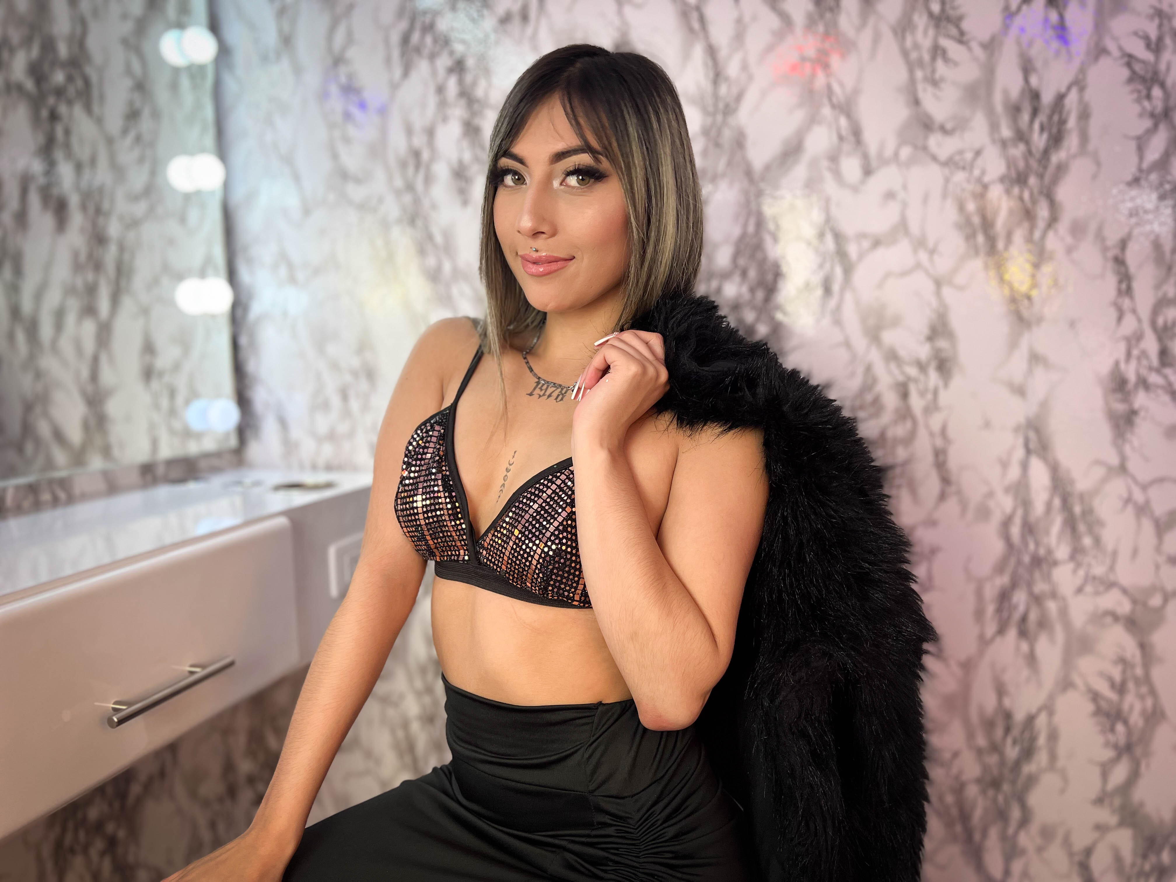 alannalois from Jerkmate