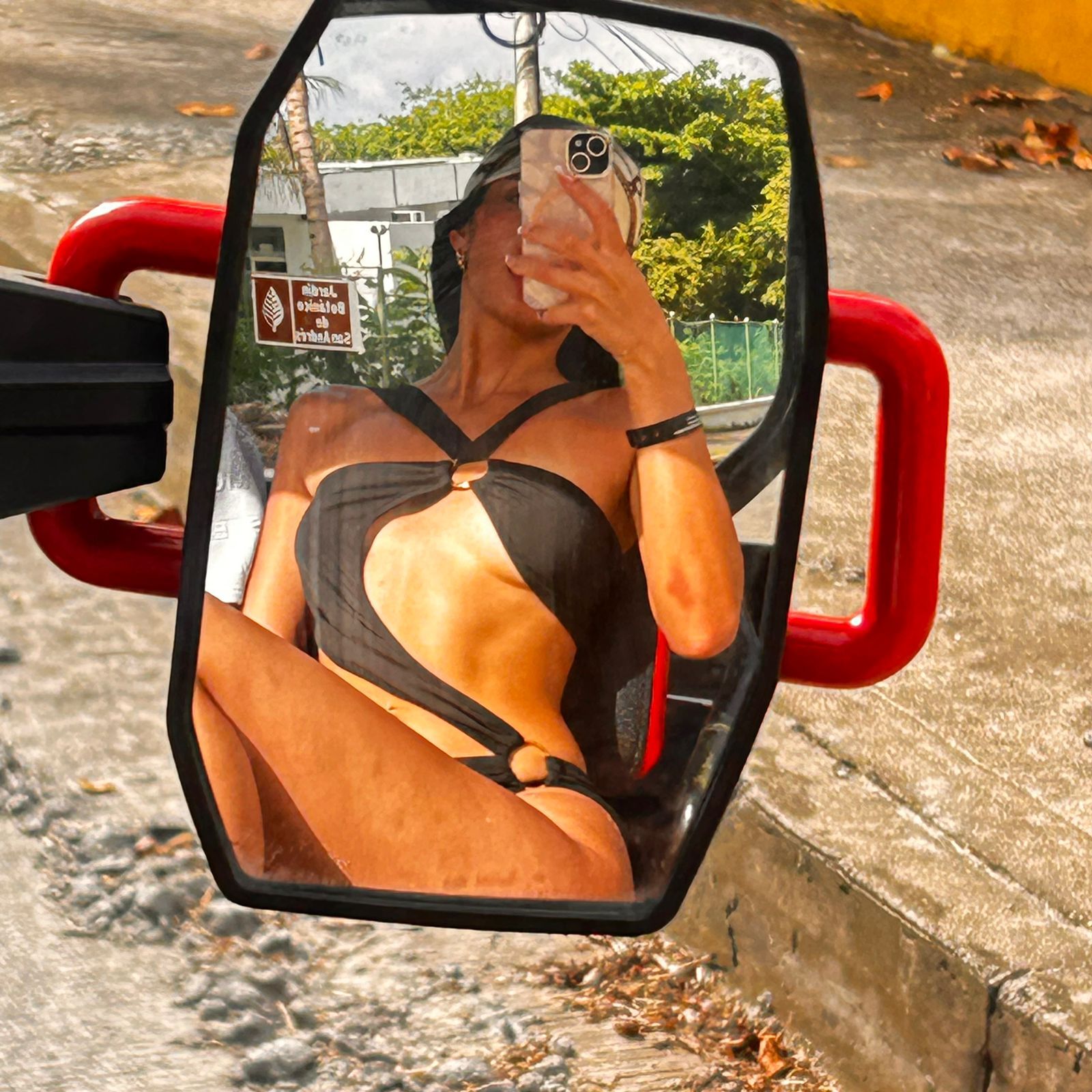 thamilynns from Jerkmate