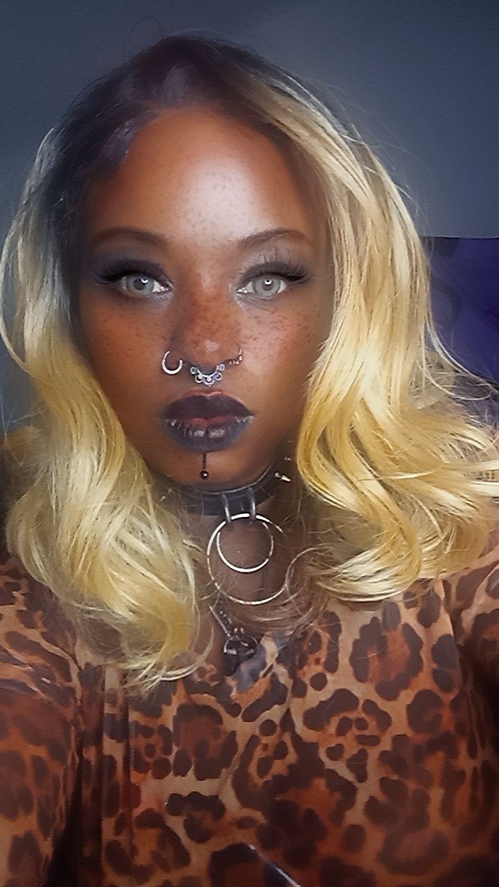MistressRoannaWidow picture 1