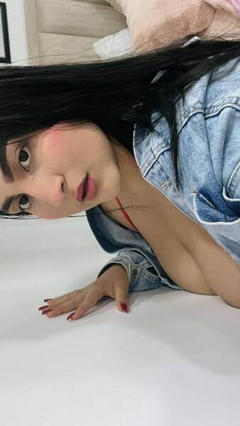 emilia_milk from Jerkmate