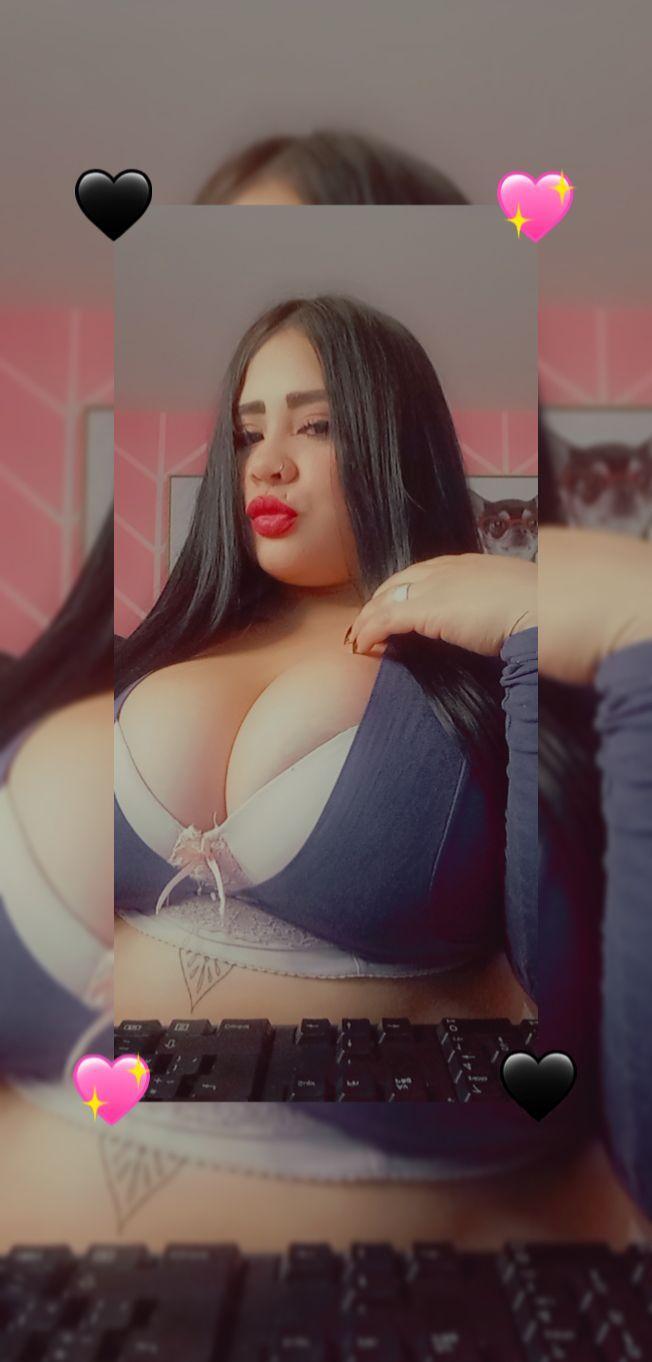 nahomyboobs