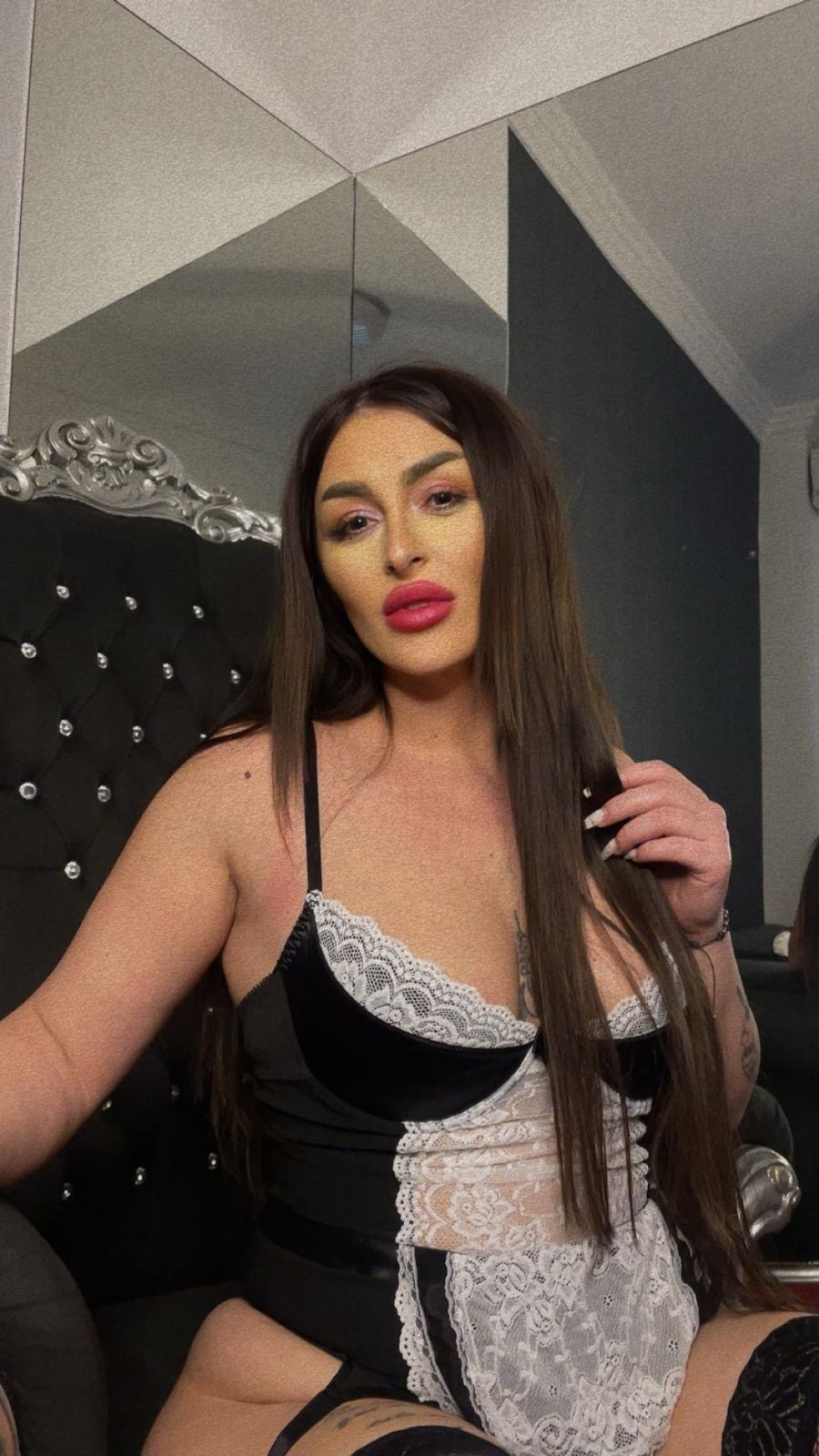 paulineblake from Jerkmate