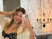 Ela_Curvy