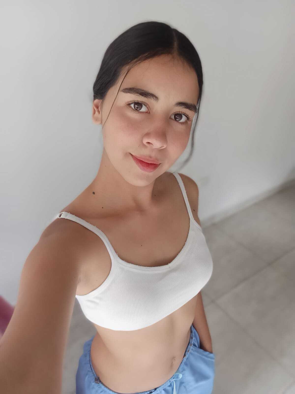 Danna_Petite
