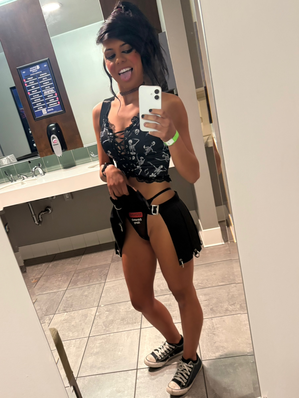 mollygenelle from Jerkmate