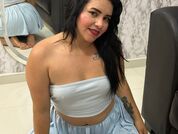 ISSA_CURVYHOT