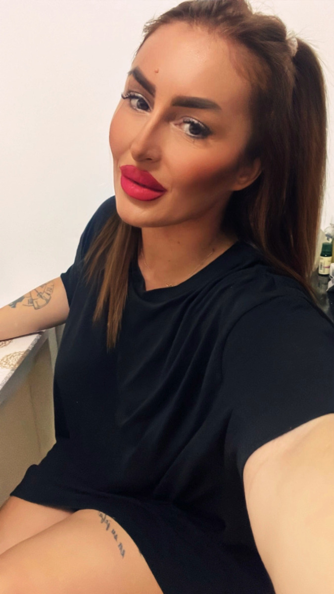 paulineblake from Jerkmate