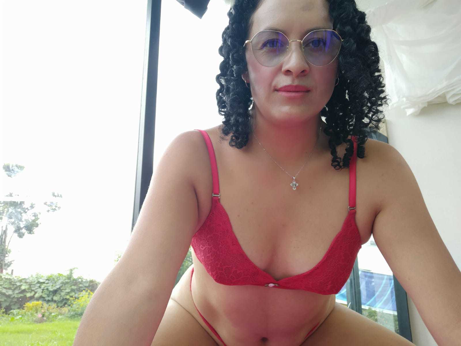 nikol32 from Jerkmate