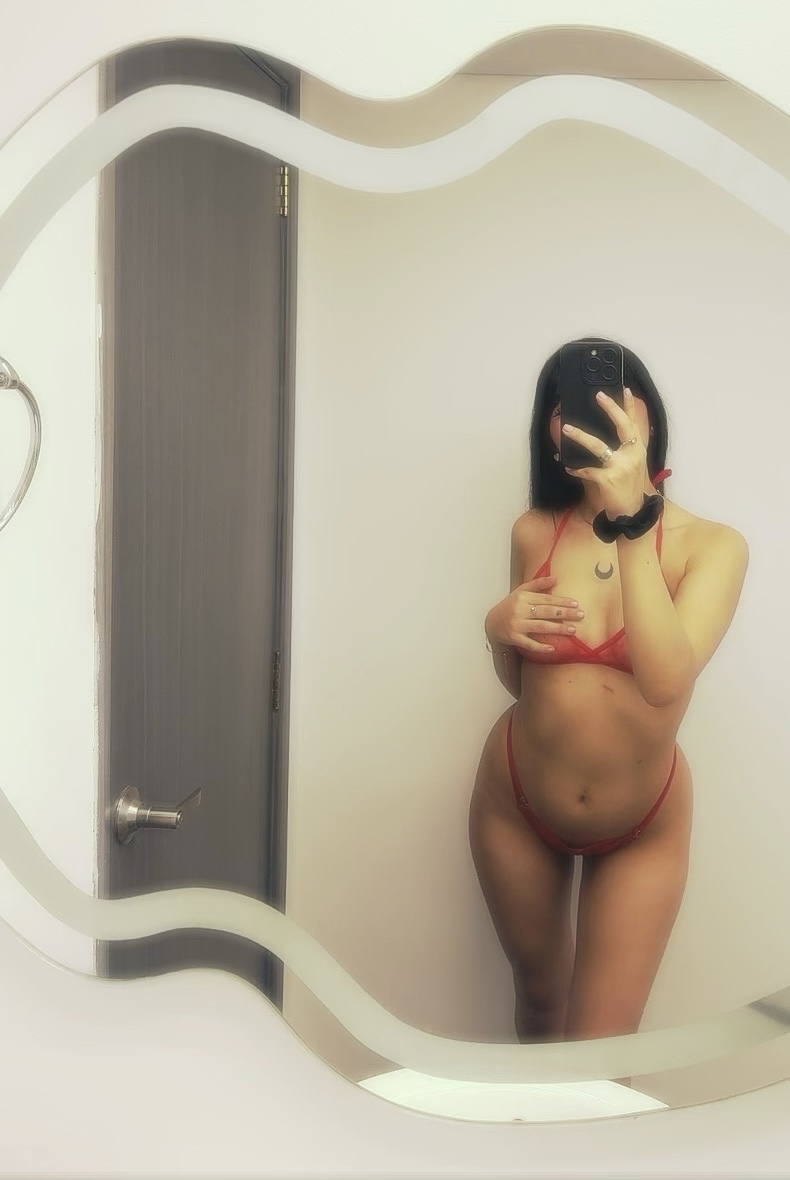 cuteezoe from Jerkmate