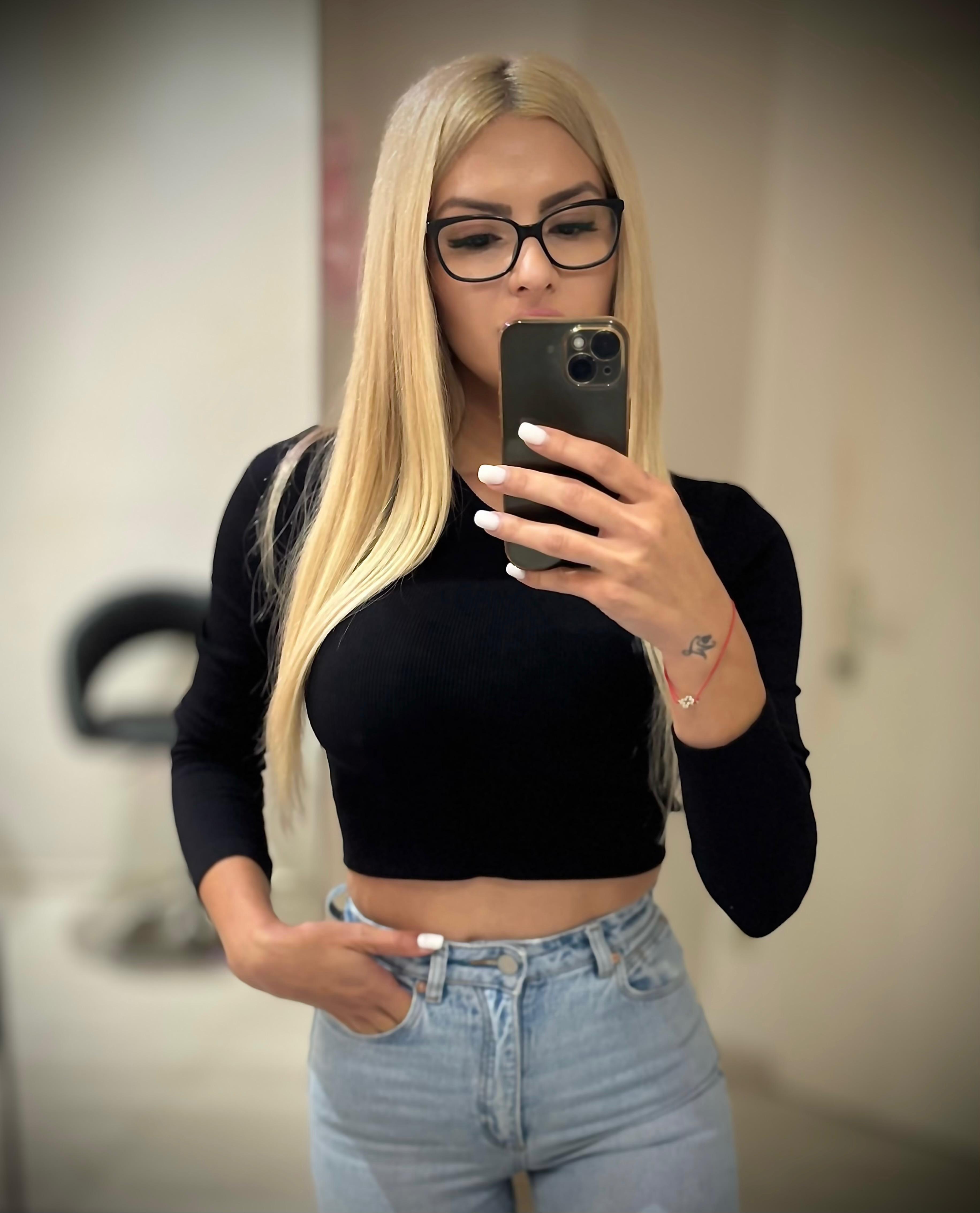 EvellynGolld photo 3