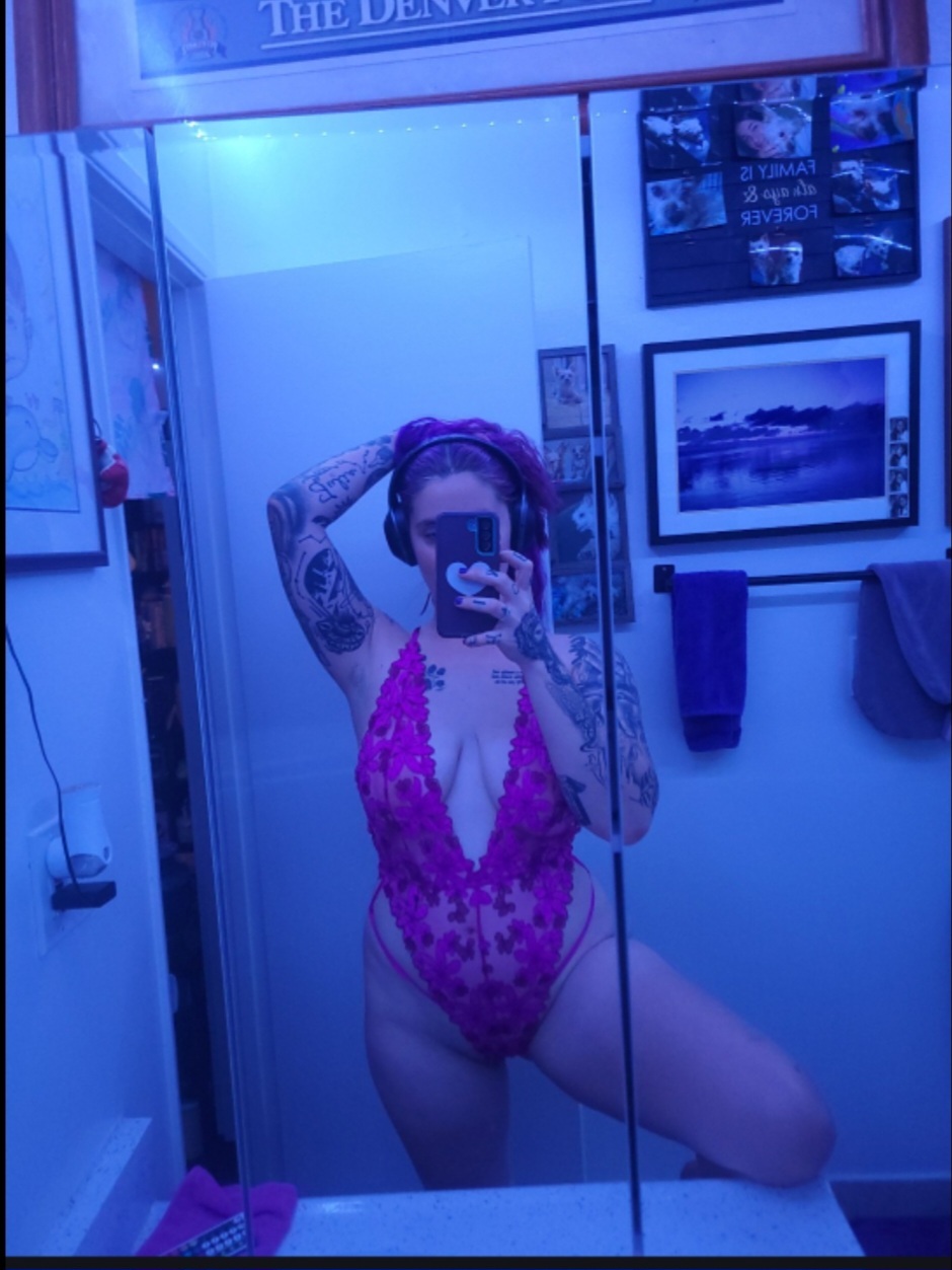 Brandi_Blade photo 2
