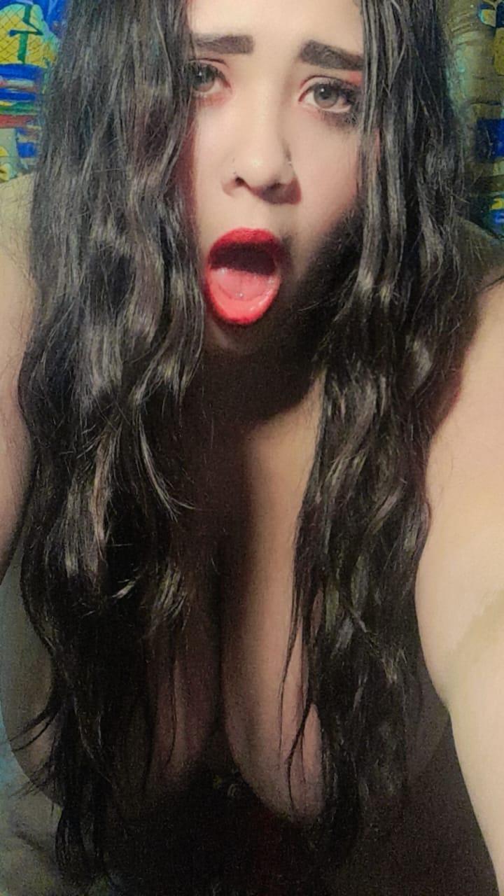 nahomyboobs
