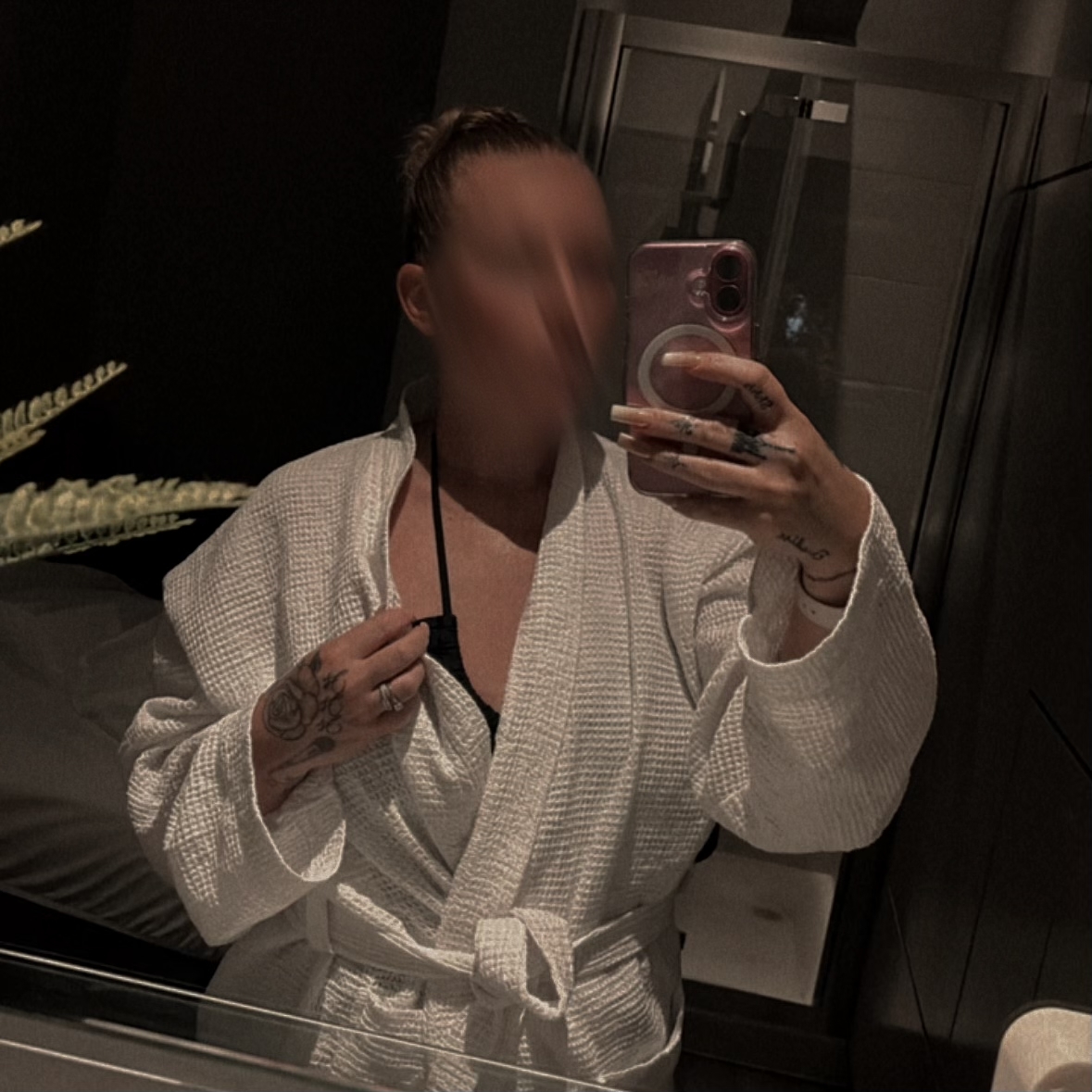 cinnakiss from Jerkmate