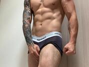aronwade pic
