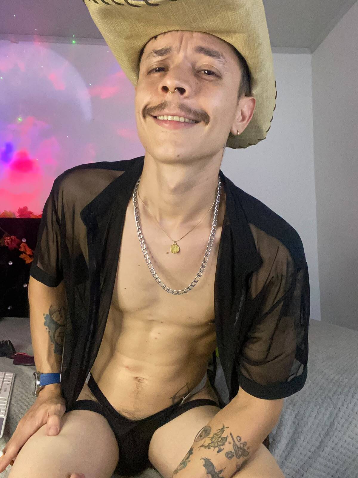 LittlePaleVixen photo 1