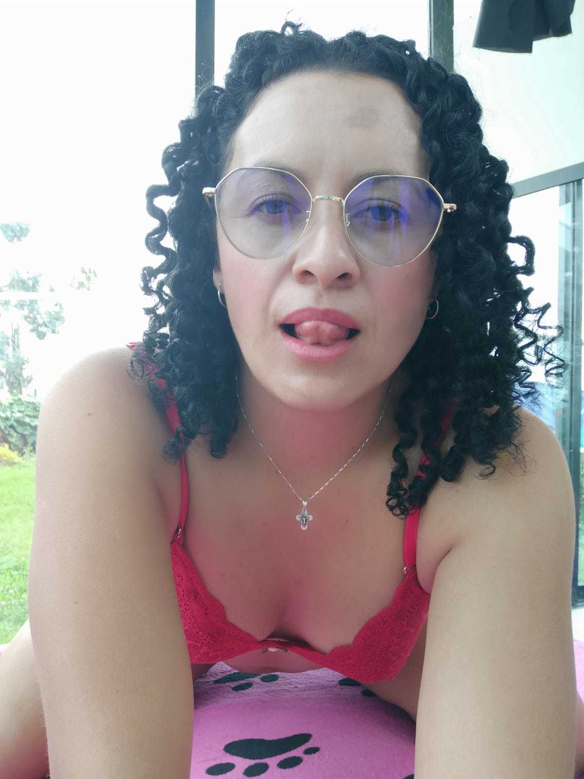 nikol32 from Jerkmate