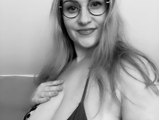bustybeauty18 pic