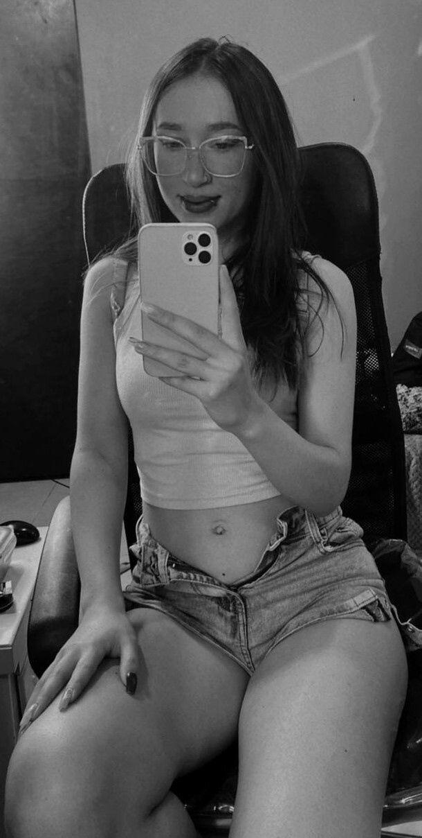 emy_latin from Jerkmate
