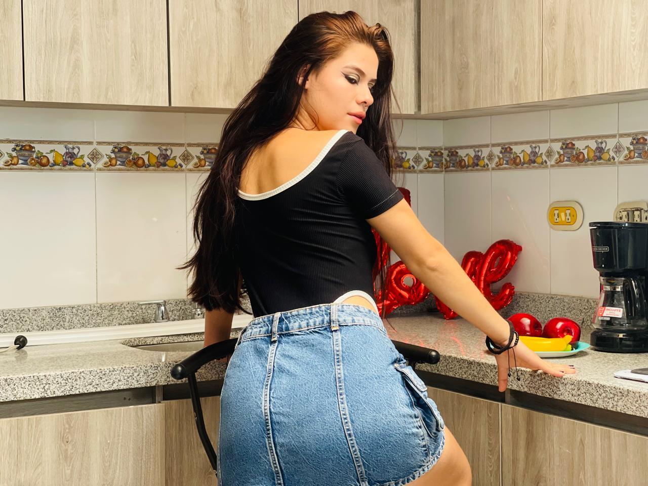karinatomson from Jerkmate