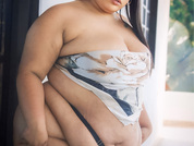 Maya_curvy