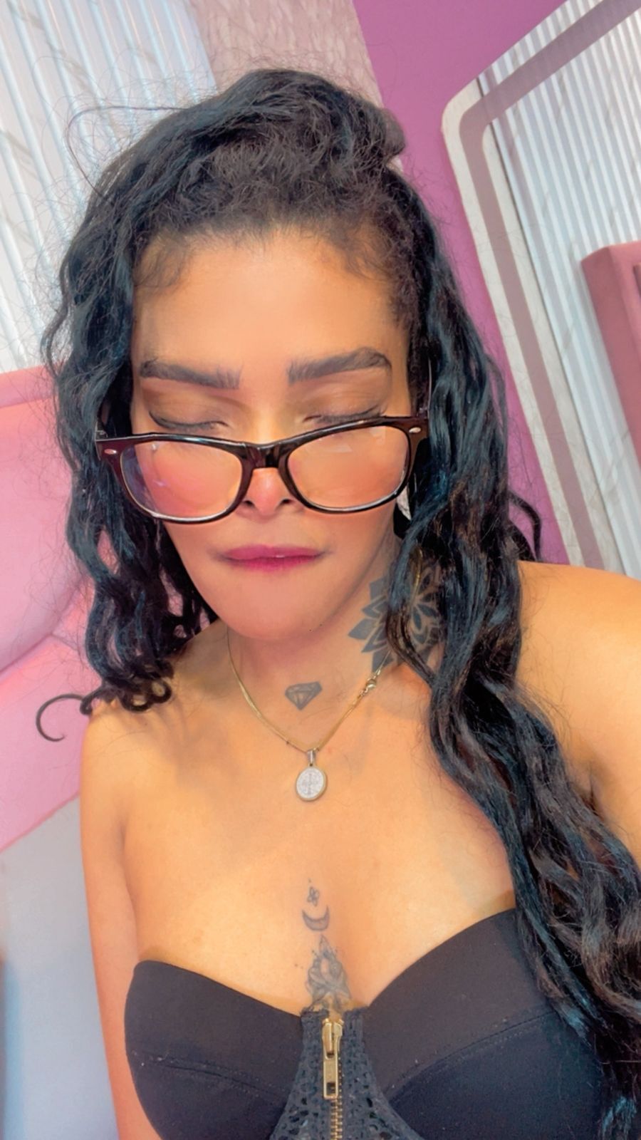 emmaebonyx19 from Jerkmate