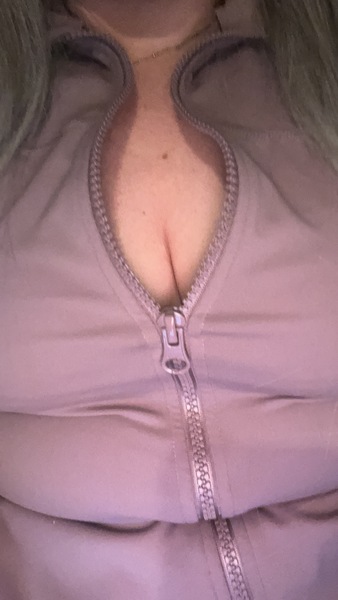 curvy_alice_x from Jerkmate
