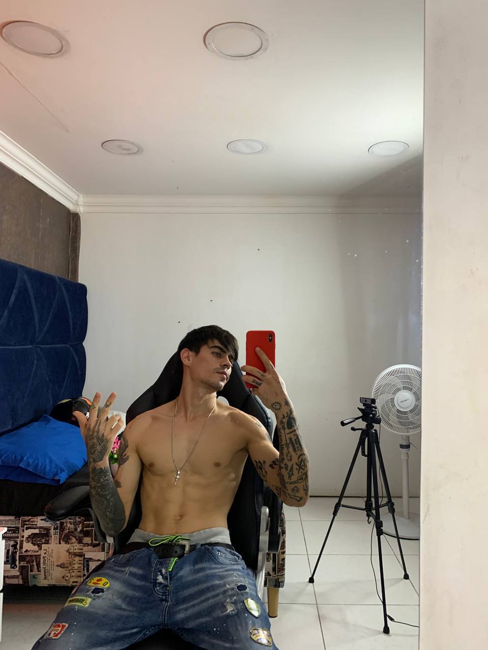 aron_muller from Jerkmate