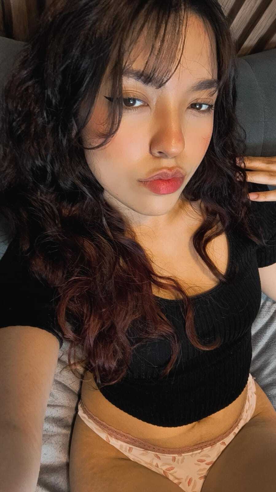 elliecute19 from Jerkmate
