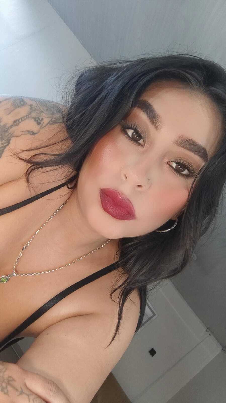 carolinaarias from Jerkmate