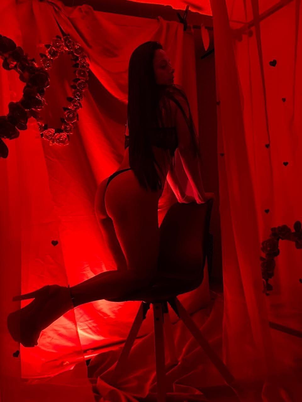 SexyKelany picture 3