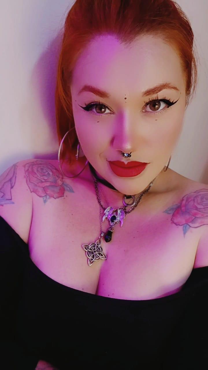 bathory_mia photo 1