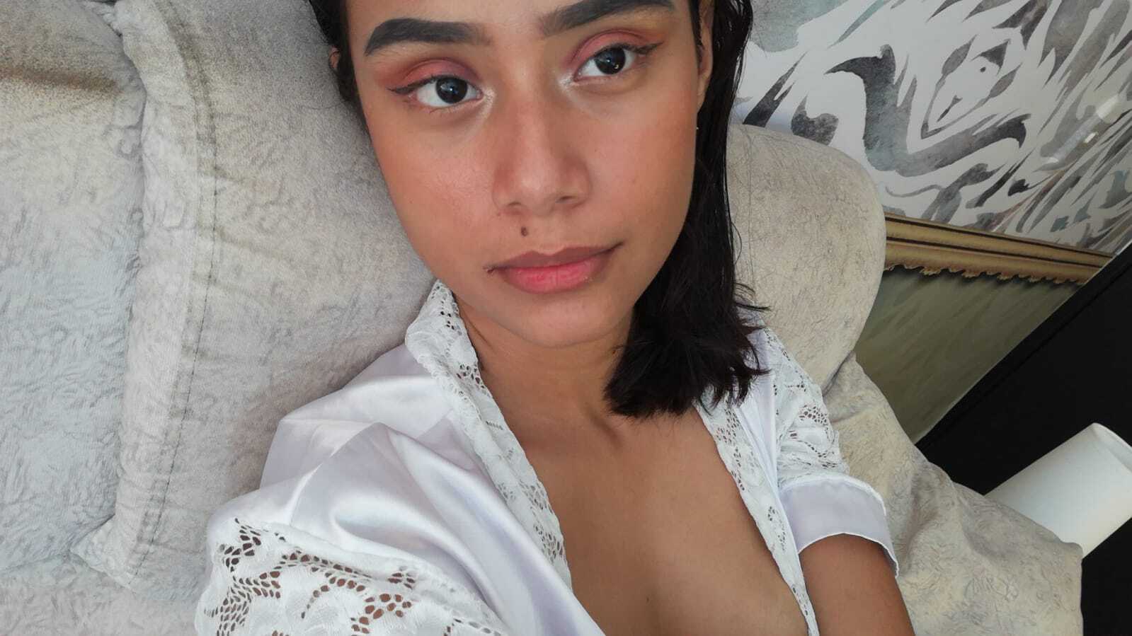 sheylasweet18 from Jerkmate