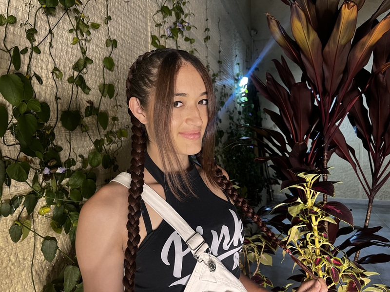 laralopez from Jerkmate