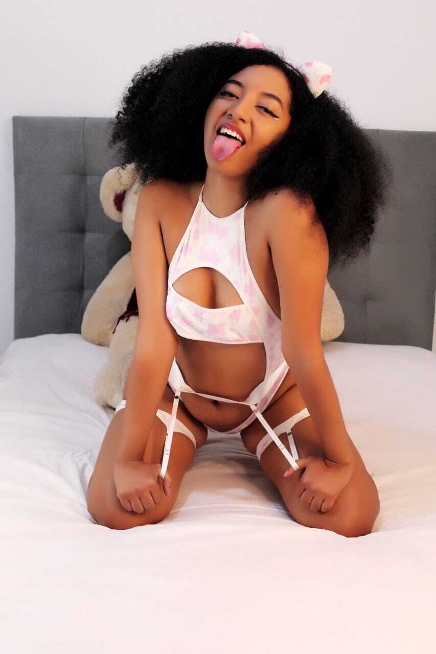 nahomiimiller from Jerkmate