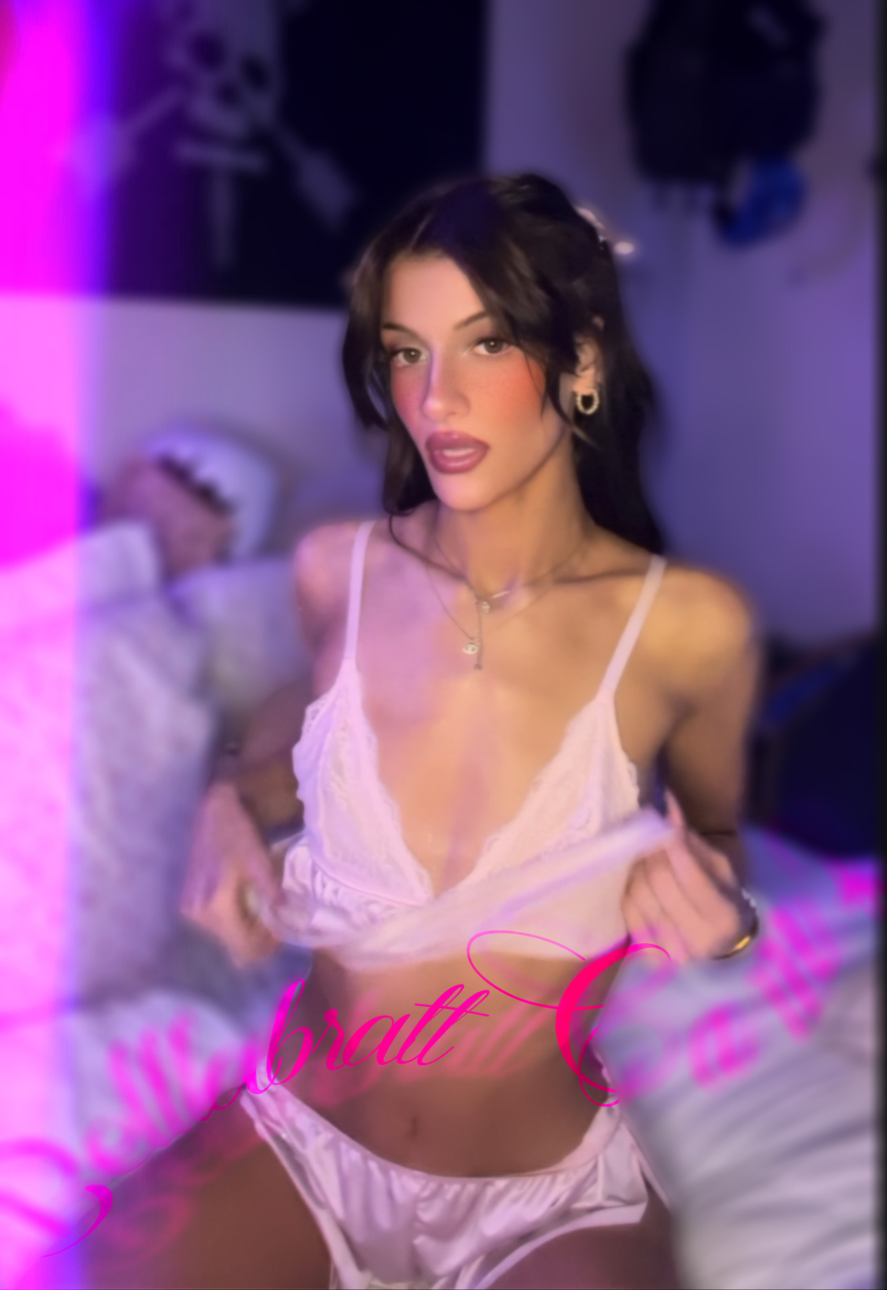 bellabrattcamz photo 8