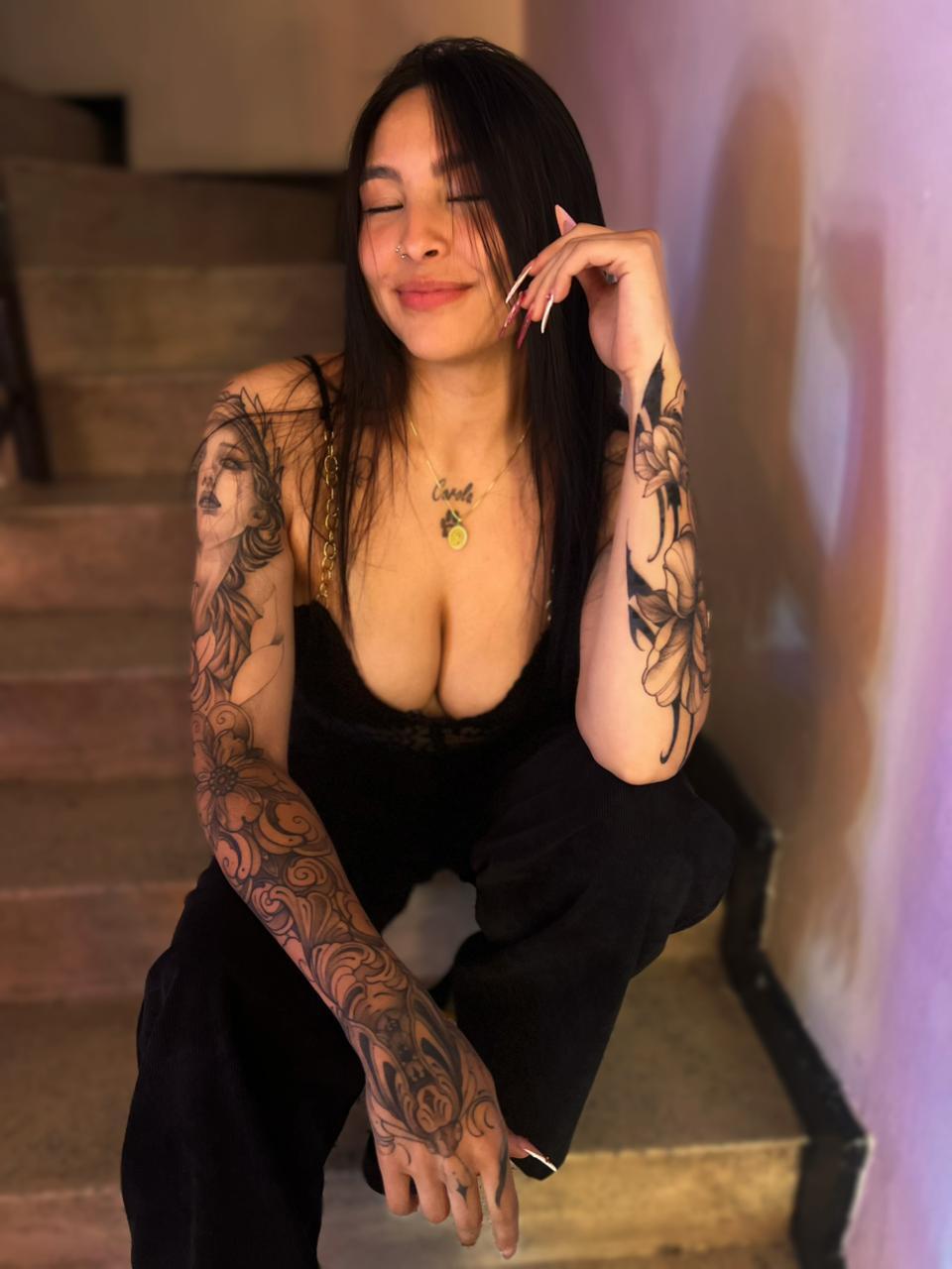 chloeetompsony from Jerkmate
