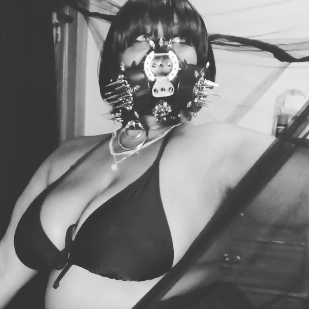 MistressRoannaWidow picture 4