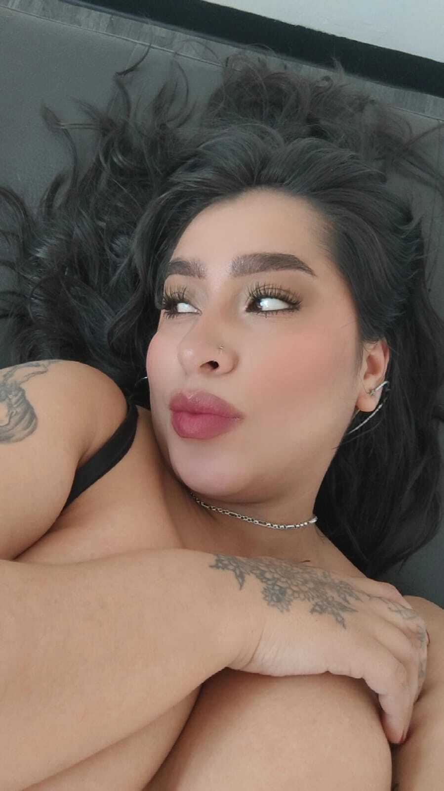 carolinaarias from Jerkmate