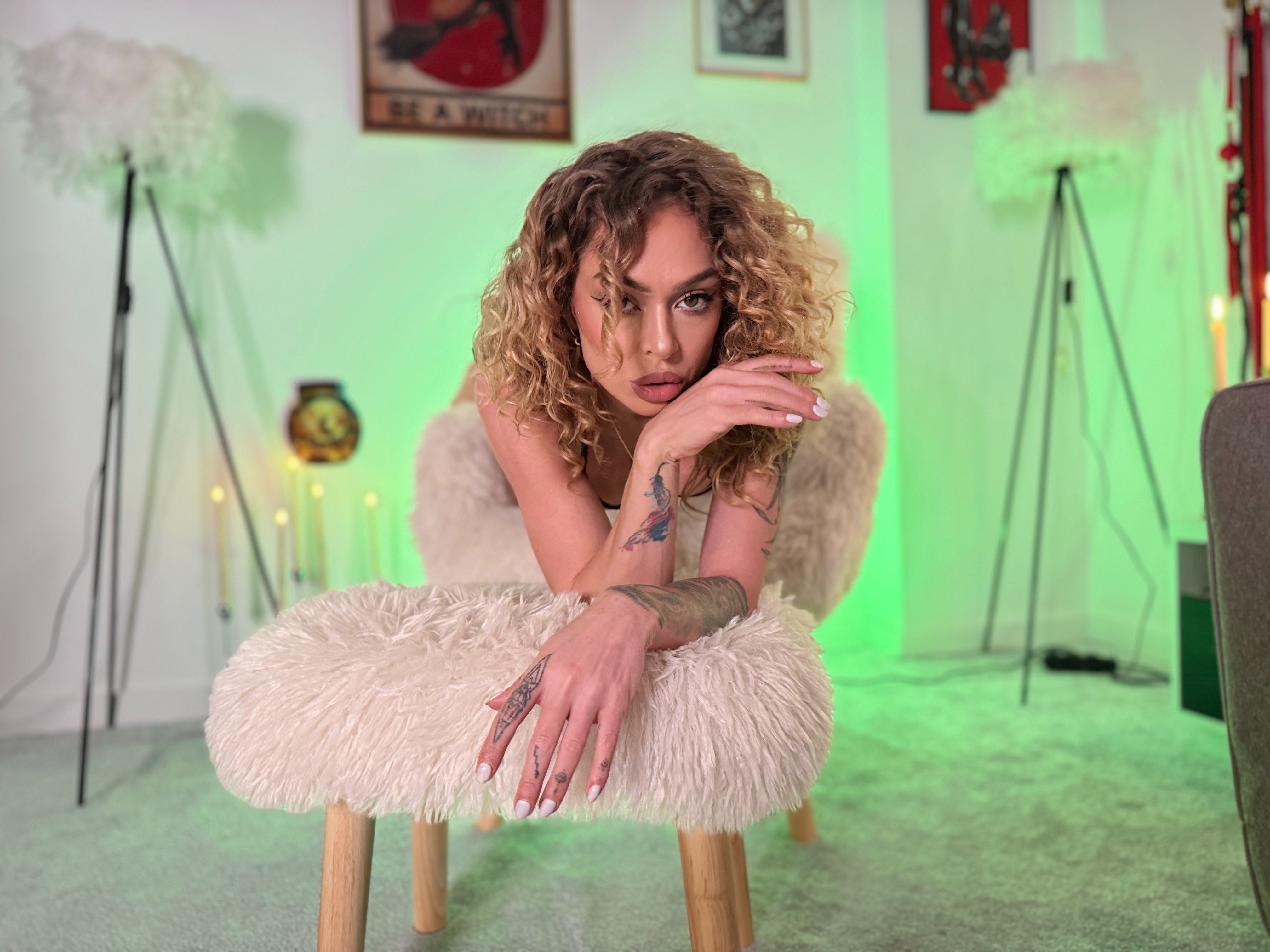 CurlyNatashaa