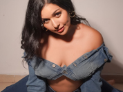 emmilykhan pic