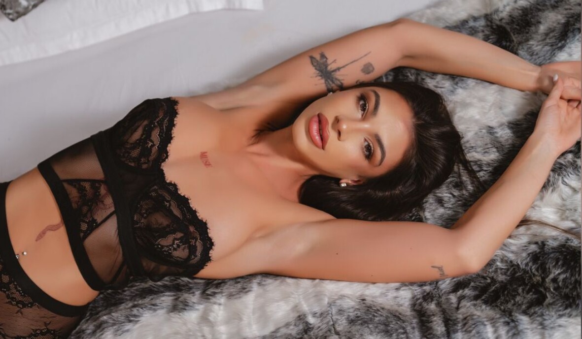 NicoleeLux