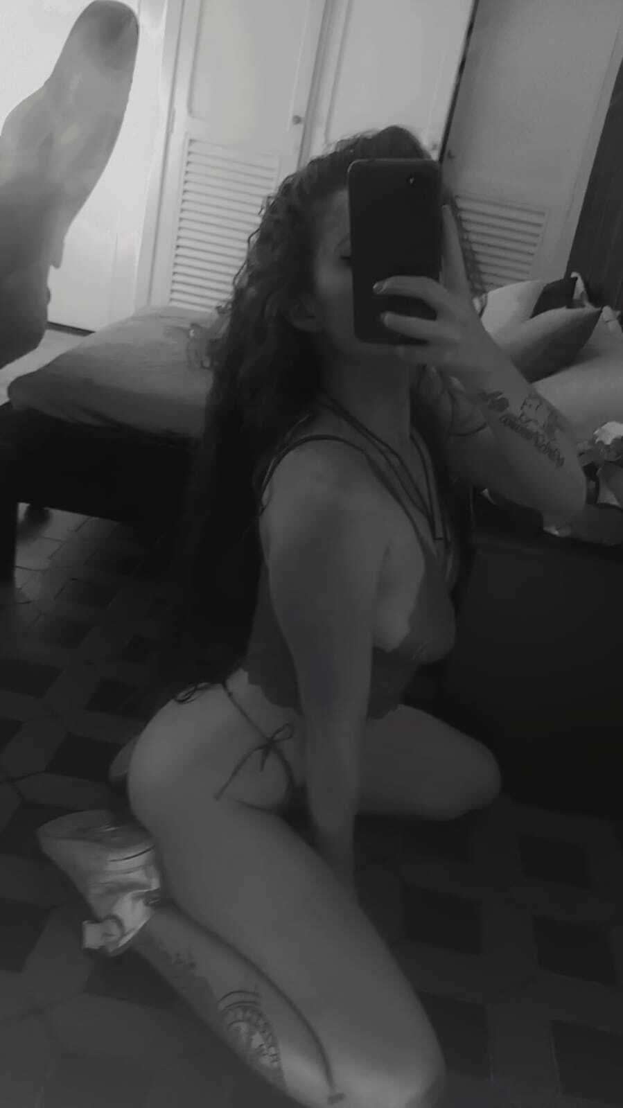 wandarobertss from Jerkmate