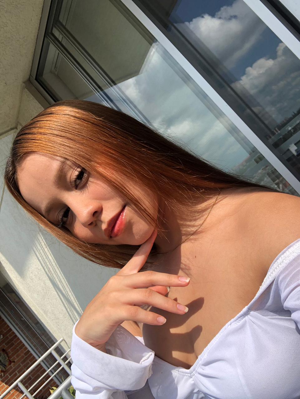 beelasmall from Jerkmate