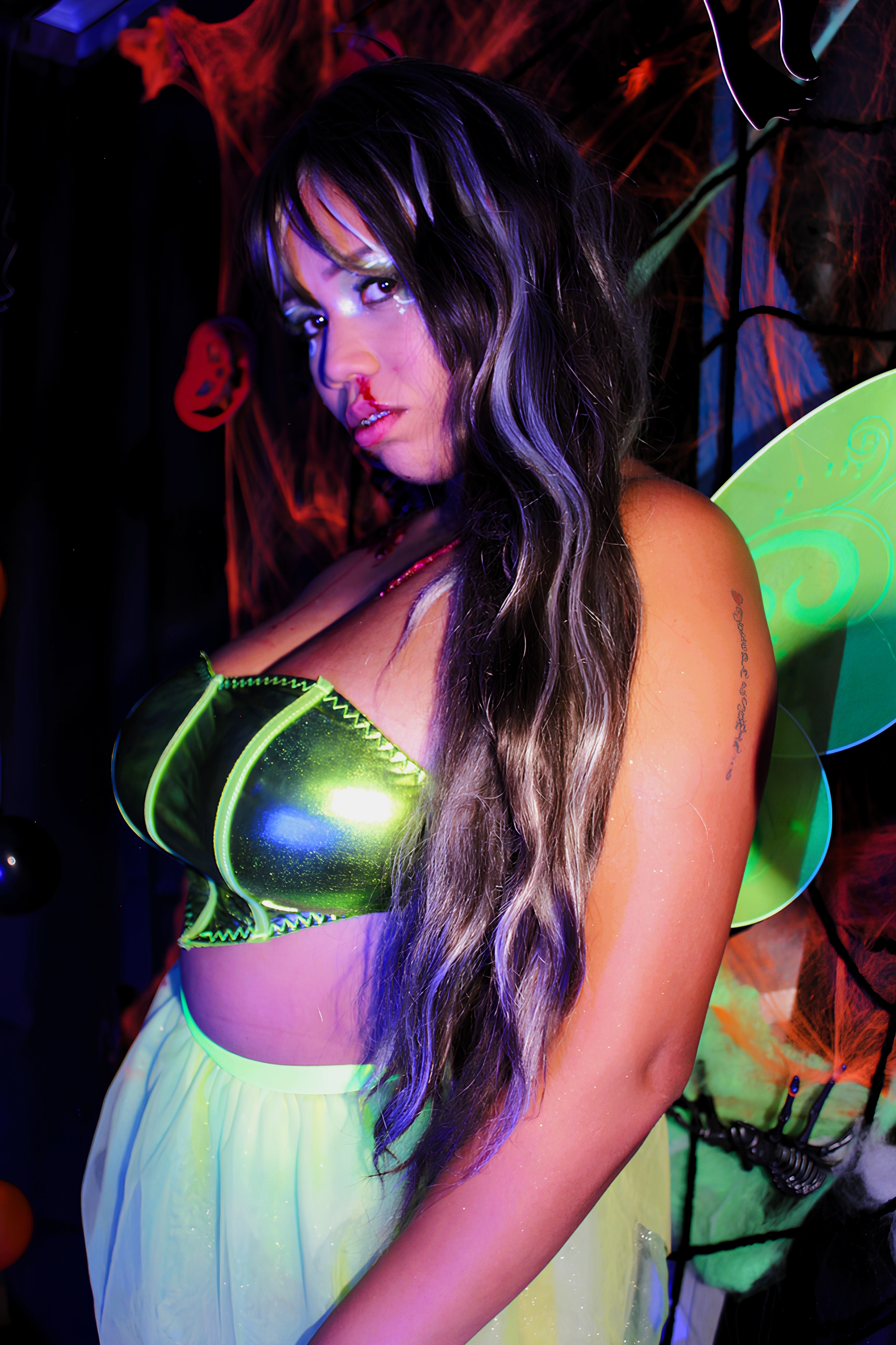 BustyGlow121 picture 4