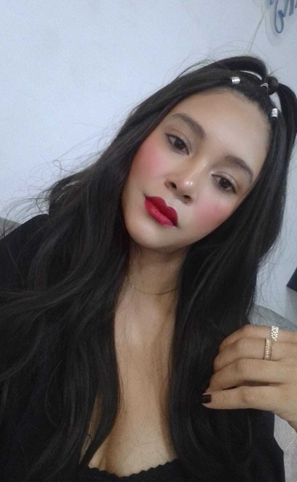 roxxanavelmont19 from Jerkmate