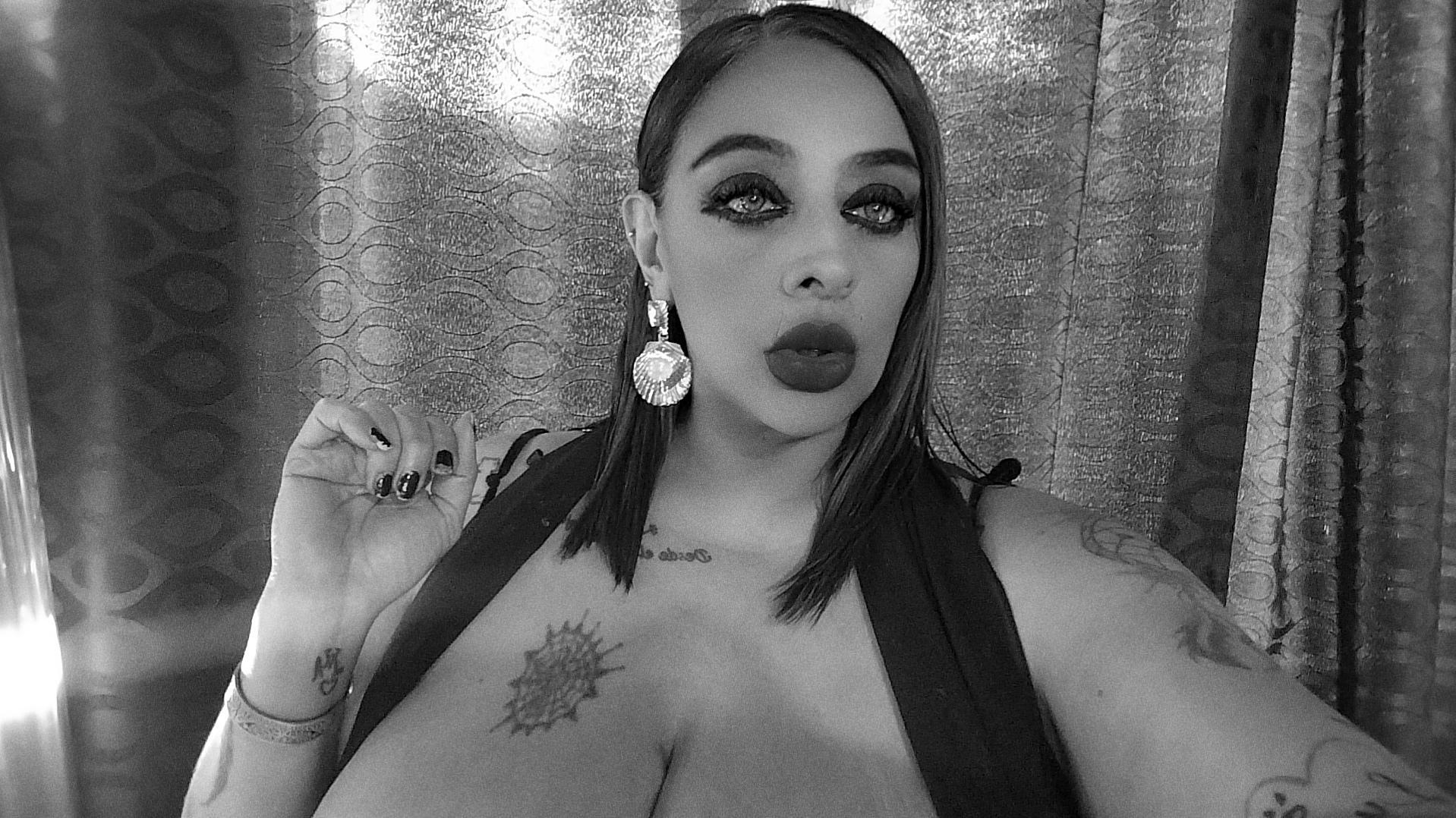 sharysquirttits from Jerkmate