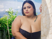 Maya_curvy